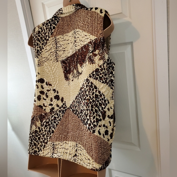 ABC Collection Animal Print Vest - Picture 7 of 8